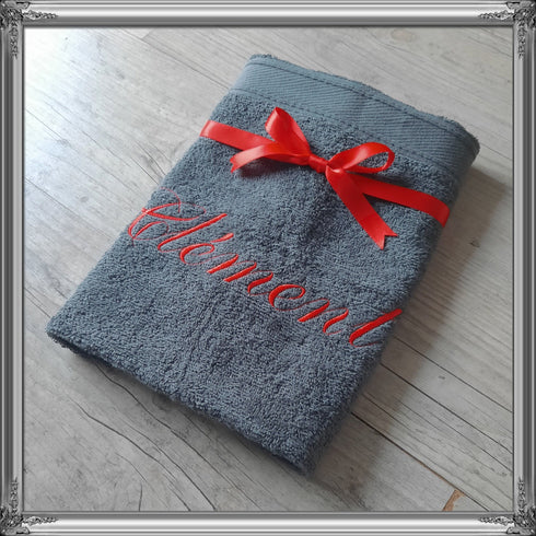 Serviette personnalisée 70x130cm avec prénom brodé: 8 couleurs